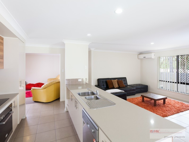 73 Argule Street, Hillcrest QLD 4118