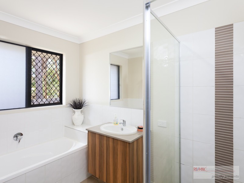 73 Argule Street, Hillcrest QLD 4118