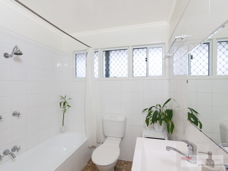 34 Kingaroy Street, Stafford Heights QLD 4053