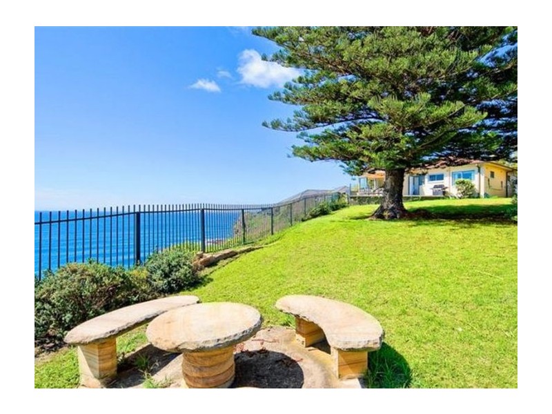 18 HILLCREST AVENUE, Mona Vale NSW 2103