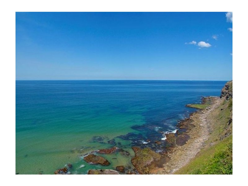 18 HILLCREST AVENUE, Mona Vale NSW 2103