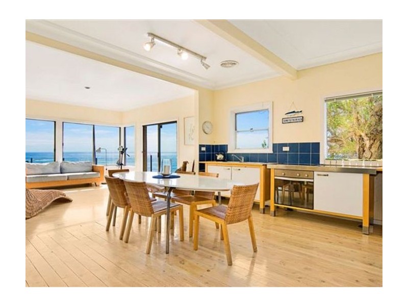 18 HILLCREST AVENUE, Mona Vale NSW 2103