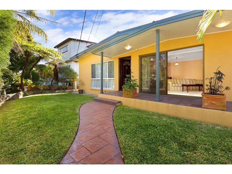 4 Gould Avenue, Narraweena NSW 2099