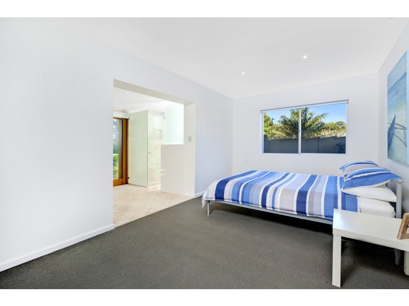 27 Veterans Pde, Collaroy Plateau NSW 2097