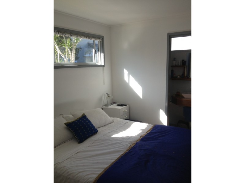 24 WIMBLEDON AVENUE, North Narrabeen NSW 2101