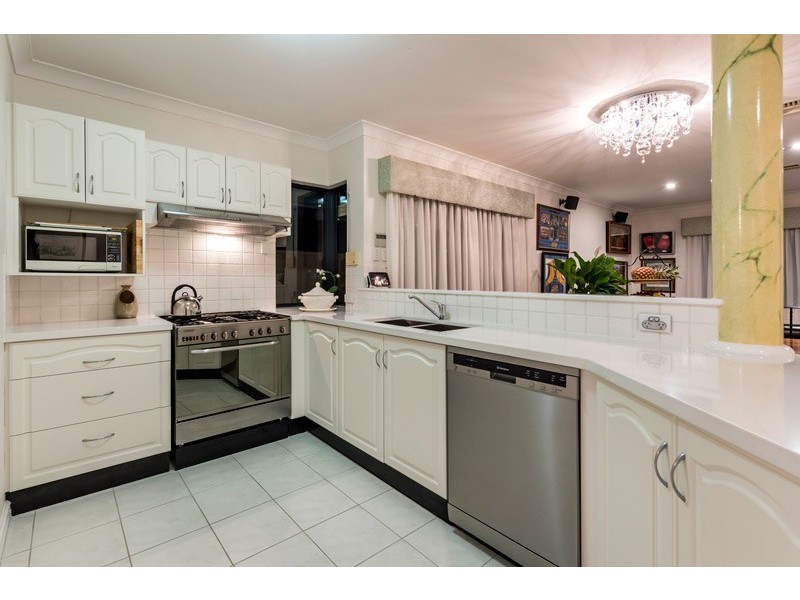 11 Morey Crescent, Bayswater WA 6053