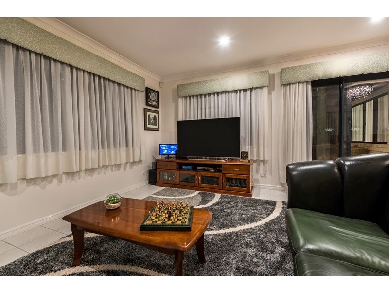 11 Morey Crescent, Bayswater WA 6053