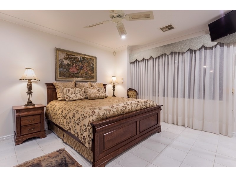 11 Morey Crescent, Bayswater WA 6053