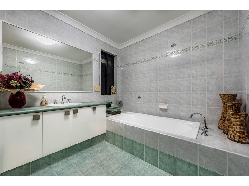 11 Morey Crescent, Bayswater WA 6053