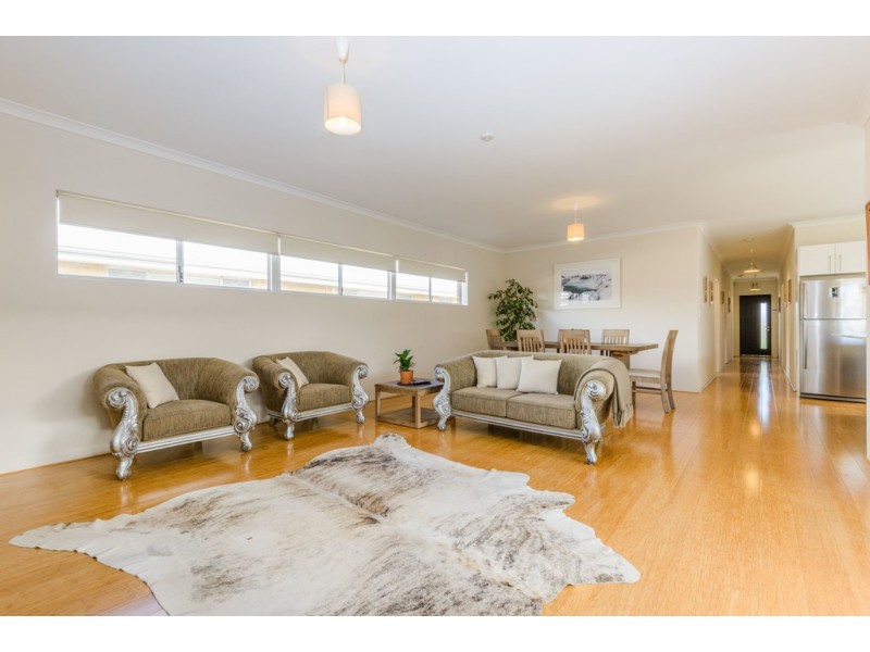 26 Pexton Drive, South Guildford WA 6055