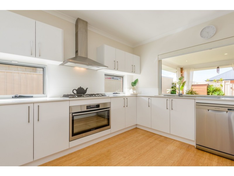 26 Pexton Drive, South Guildford WA 6055