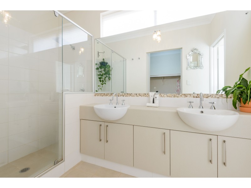 26 Pexton Drive, South Guildford WA 6055