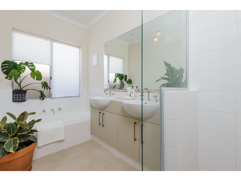 26 Pexton Drive, South Guildford WA 6055