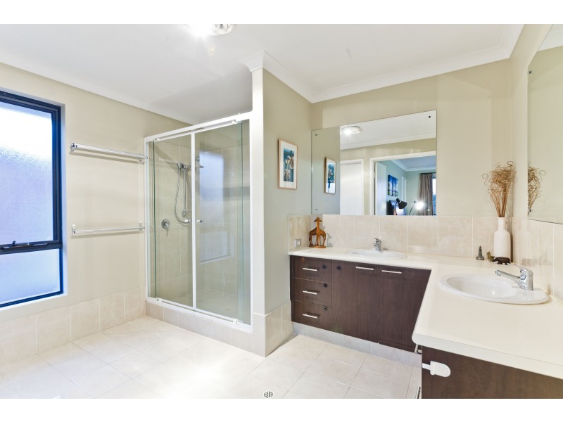 2/42 Wright Crescent, Bayswater WA 6053