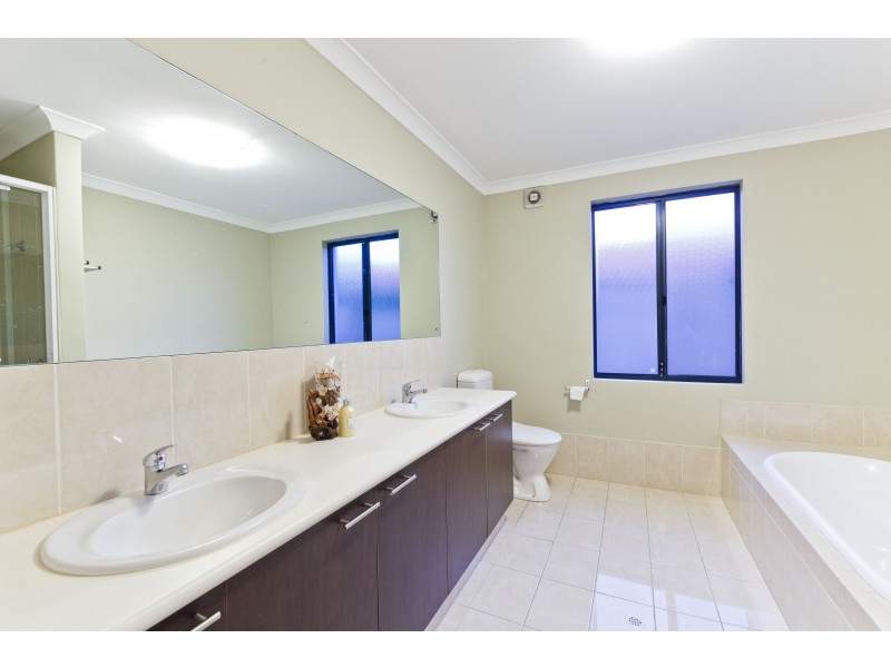 2/42 Wright Crescent, Bayswater WA 6053