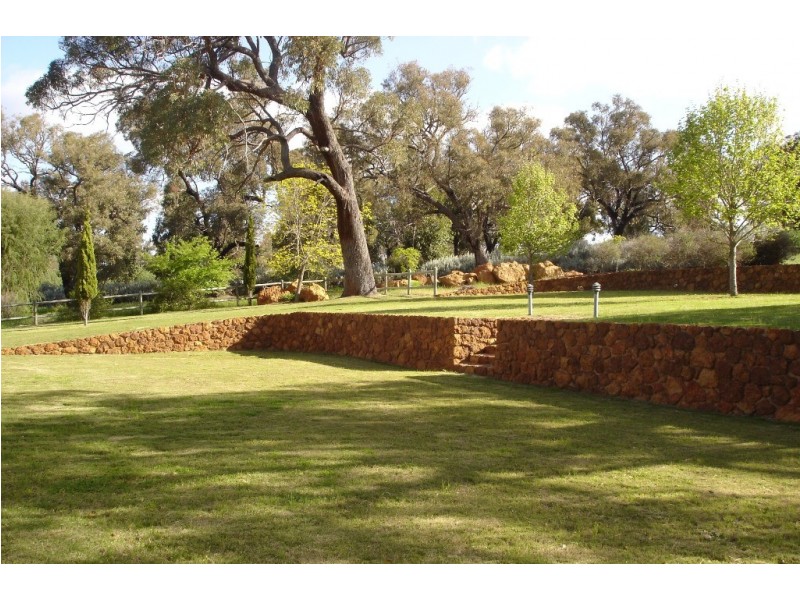 368 Oyston Road, Bakers Hill WA 6562