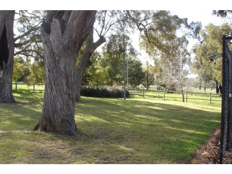 368 Oyston Road, Bakers Hill WA 6562
