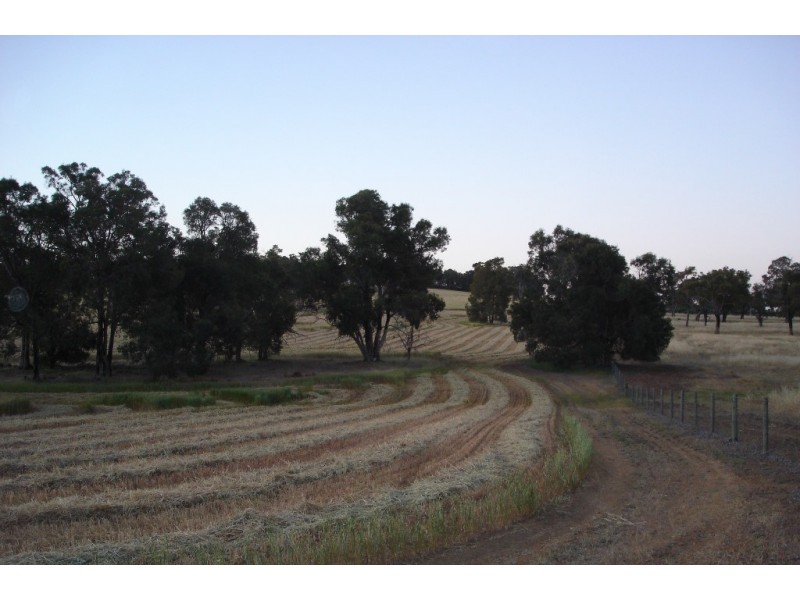 368 Oyston Road, Bakers Hill WA 6562
