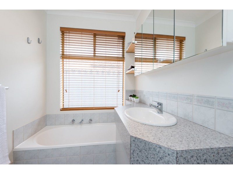 12 Karreen Way, South Guildford WA 6055