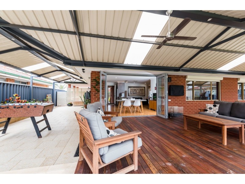 12 Karreen Way, South Guildford WA 6055