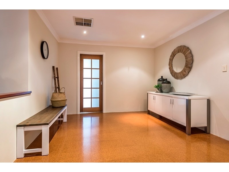 17 Janeville Place, South Guildford WA 6055