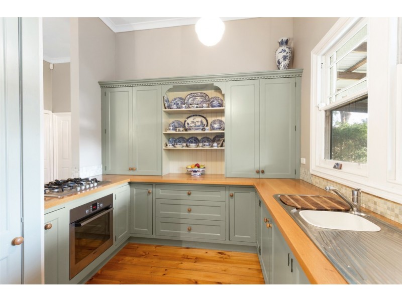 2 Sweeting Street, Guildford WA 6055