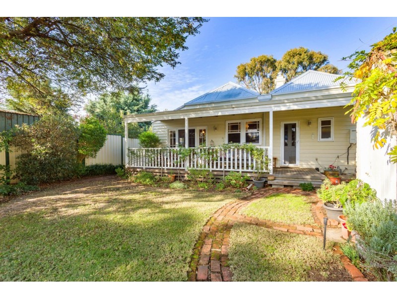 2 Sweeting Street, Guildford WA 6055