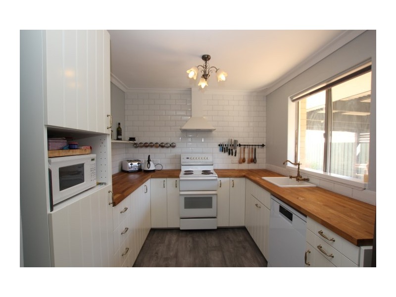 28 Mann Way, Bassendean WA 6054