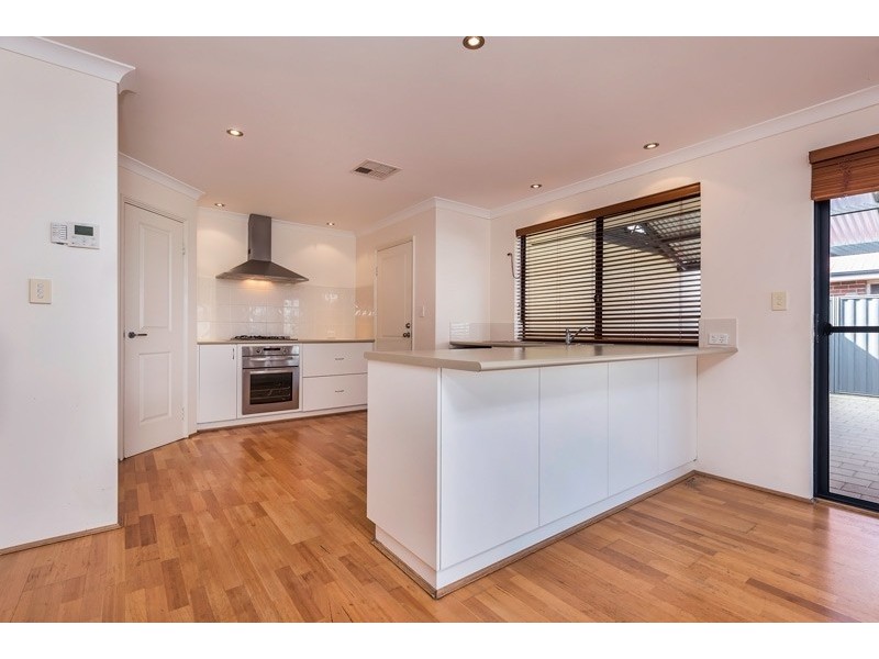 14 Devereux Crescent, Aveley WA 6069