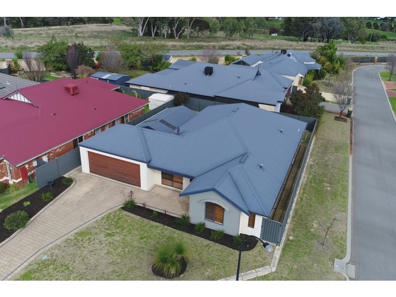 14 Devereux Crescent, Aveley WA 6069