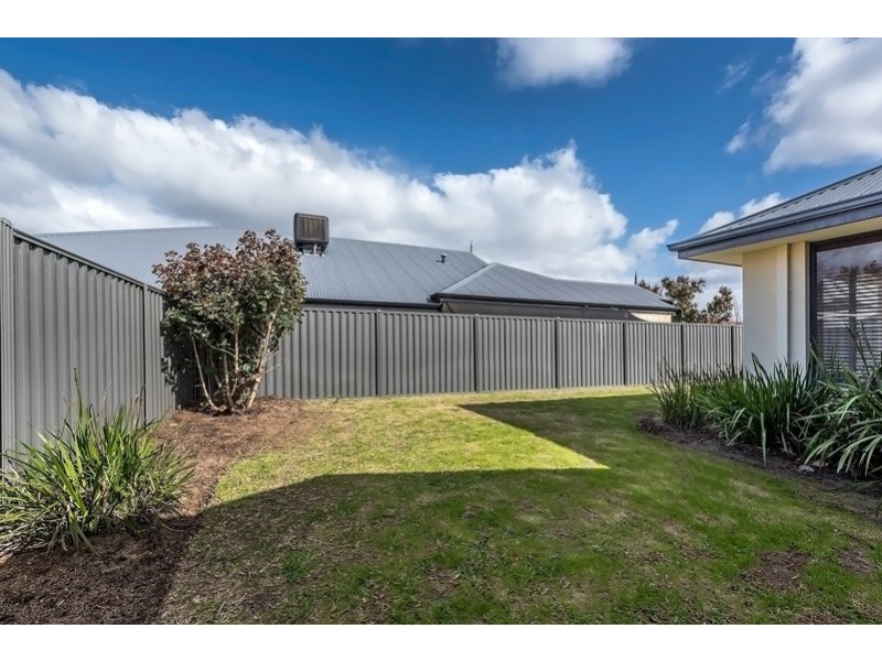 14 Devereux Crescent, Aveley WA 6069
