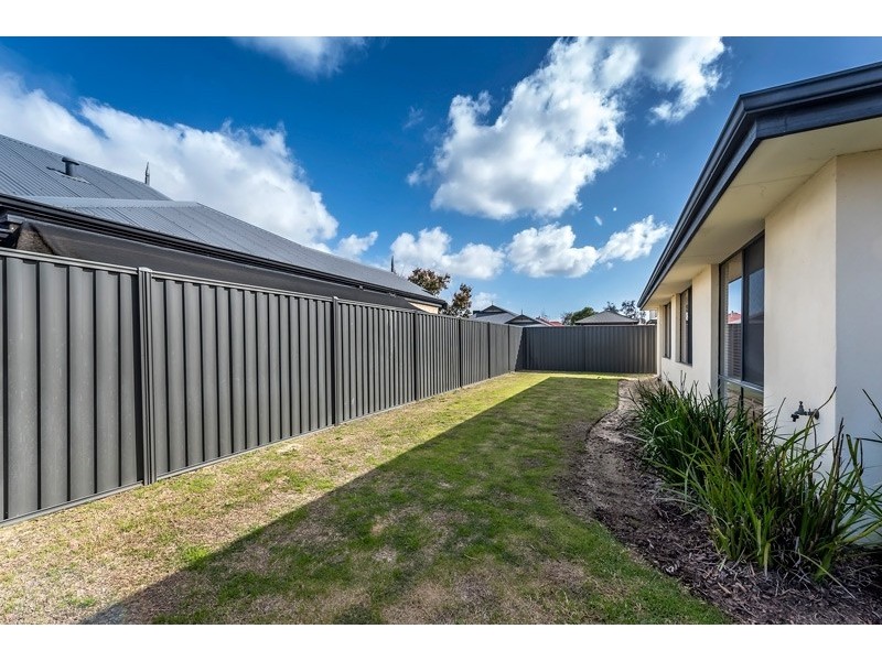 14 Devereux Crescent, Aveley WA 6069
