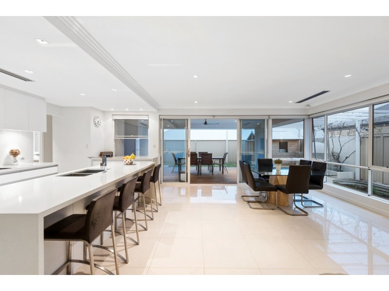 5 Pexton Drive, South Guildford WA 6055