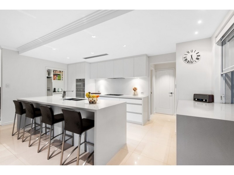 5 Pexton Drive, South Guildford WA 6055