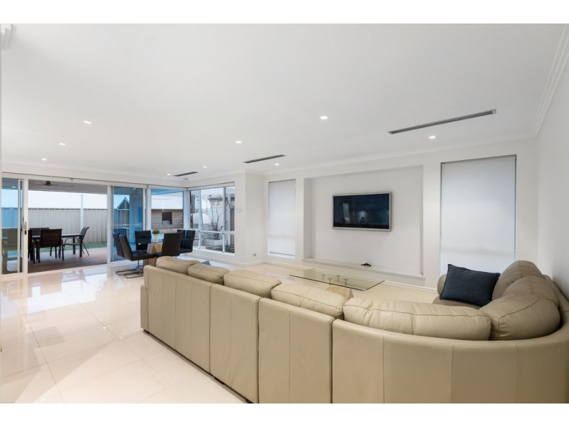 5 Pexton Drive, South Guildford WA 6055