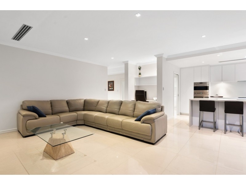 5 Pexton Drive, South Guildford WA 6055