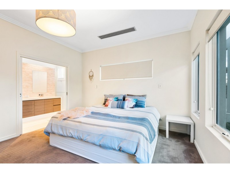 5 Pexton Drive, South Guildford WA 6055