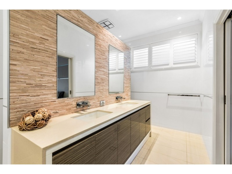 5 Pexton Drive, South Guildford WA 6055