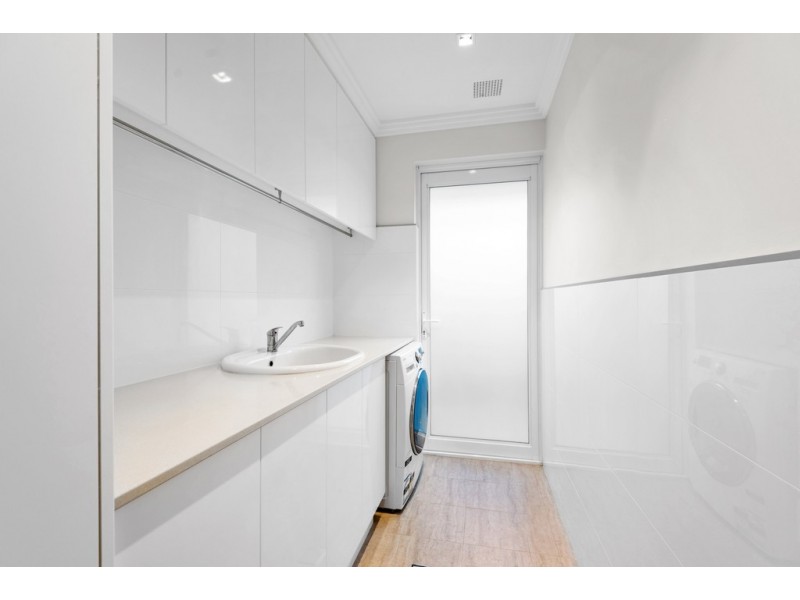 5 Pexton Drive, South Guildford WA 6055
