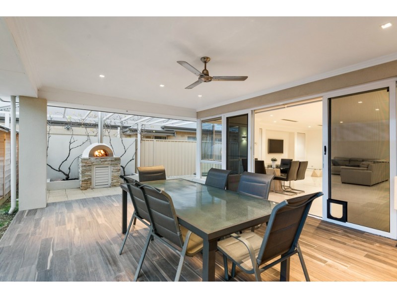 5 Pexton Drive, South Guildford WA 6055