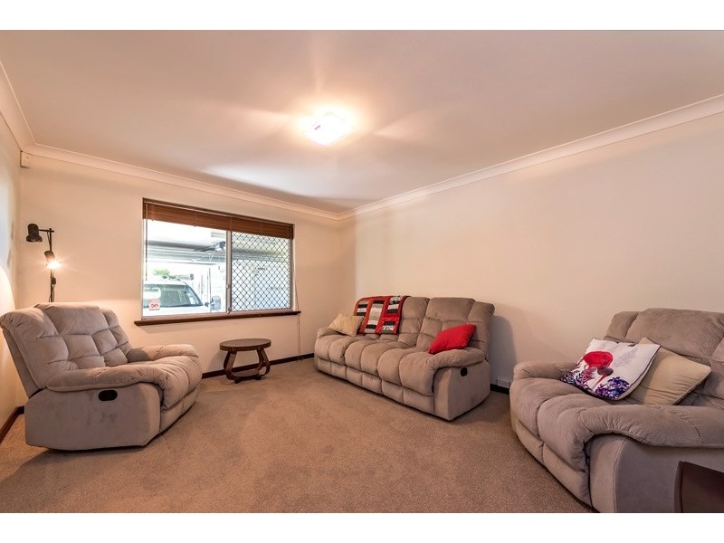 8 Langley Road, Bayswater WA 6053