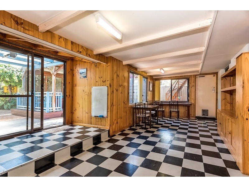 8 Langley Road, Bayswater WA 6053