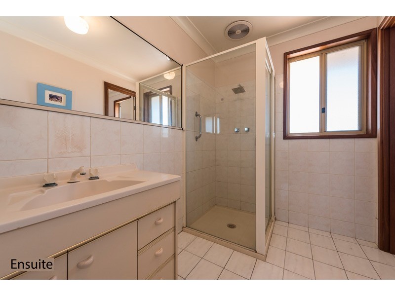 8 Langley Road, Bayswater WA 6053