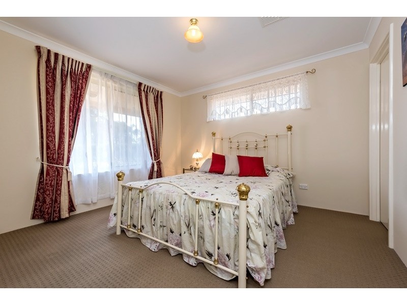 30 Astrolabe Way, Swan View WA 6056