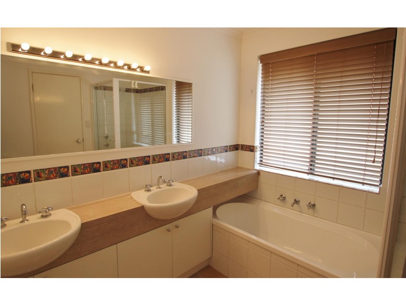 9 PLOWMAN CIRCLE, Maylands WA 6051