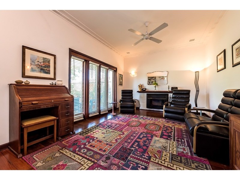 10 Parnell Parade, Bassendean WA 6054