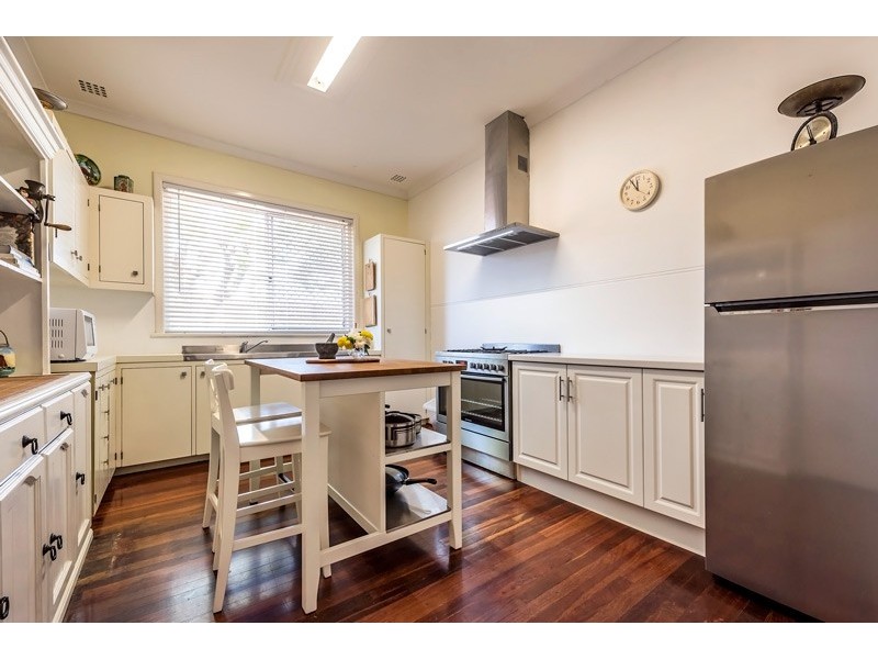10 Parnell Parade, Bassendean WA 6054