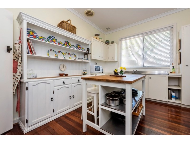 10 Parnell Parade, Bassendean WA 6054