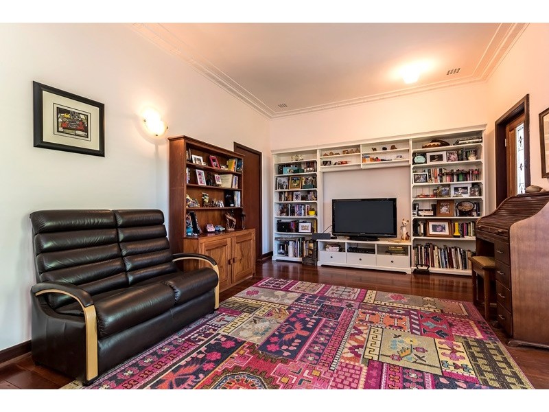 10 Parnell Parade, Bassendean WA 6054