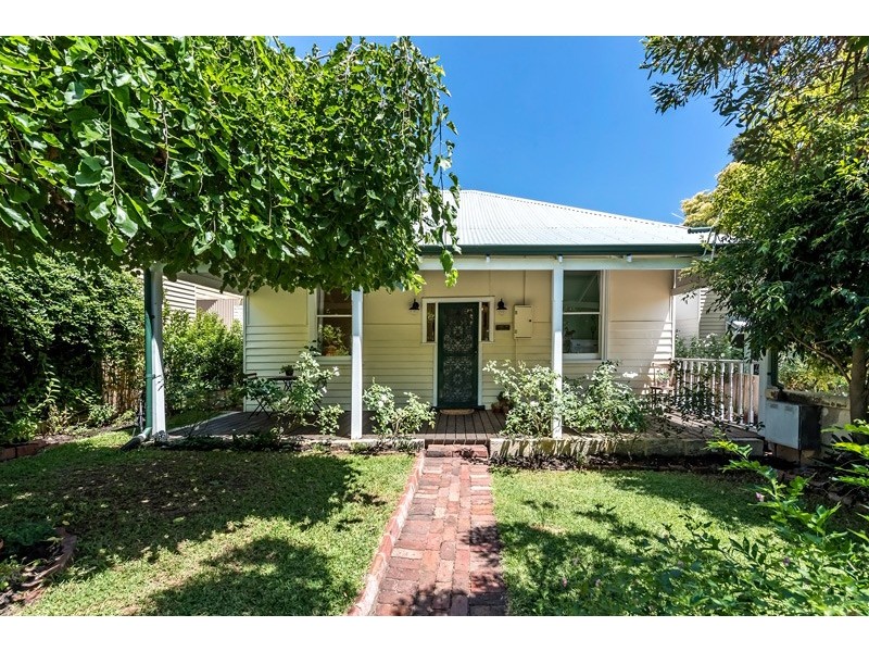 11 Eighth Avenue, Bassendean WA 6054